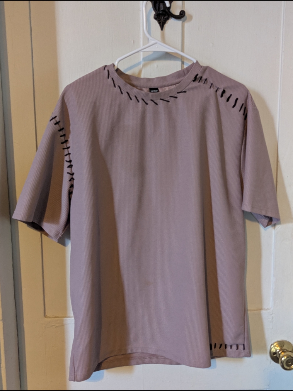 SHEIN Mauve Stitch-Accent Short Sleeve Shirt